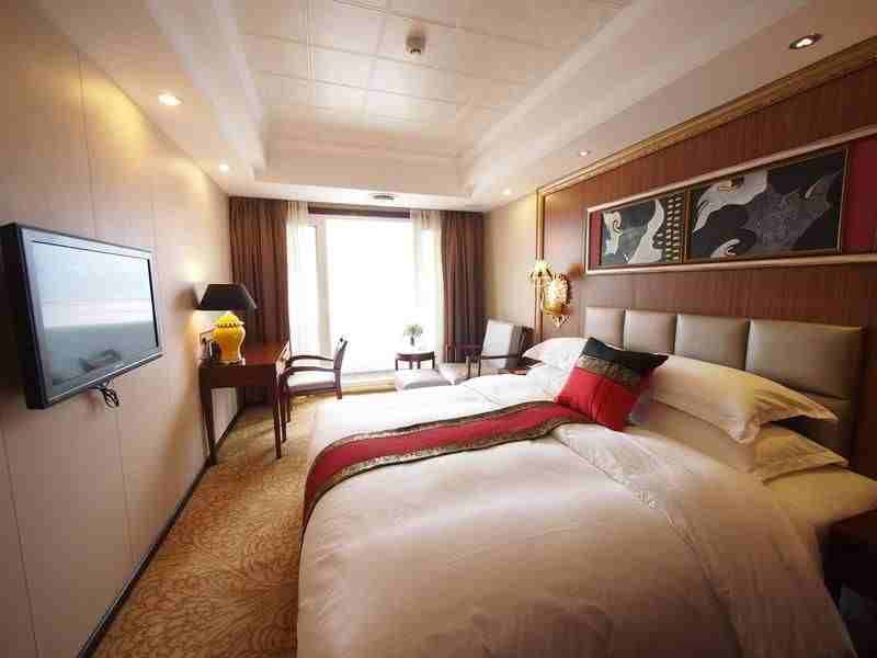 Deluxe King Cabin