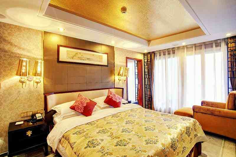 Deluxe King Cabin