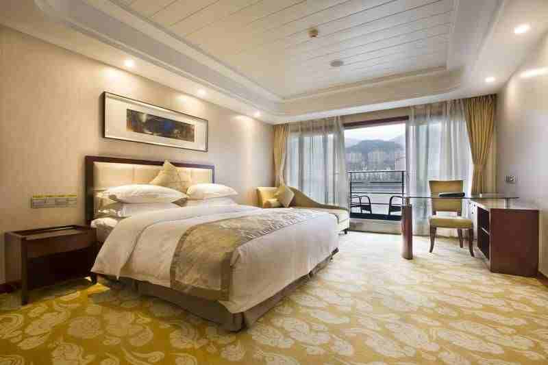 Executive King Cabin