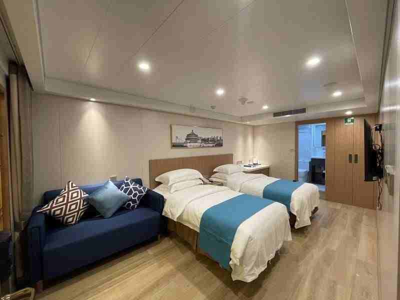 Executive Twin Cabin