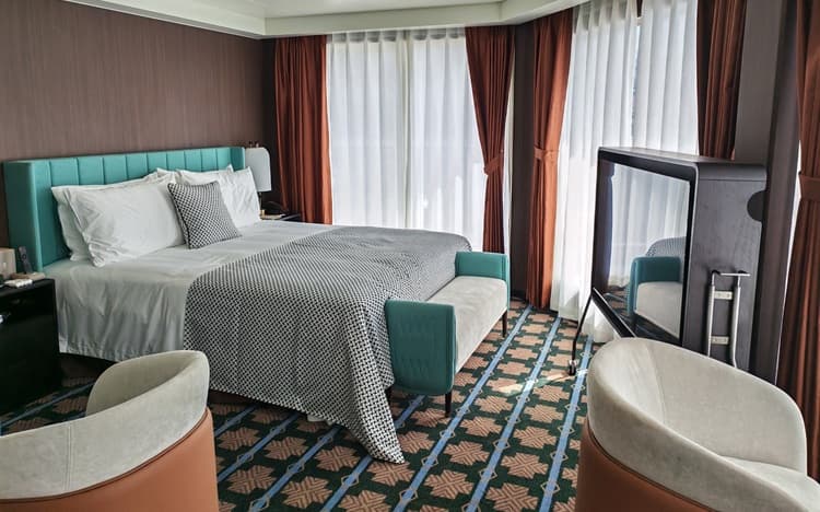 Deluxe Suite