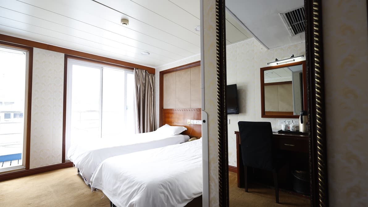 Premier Twin Cabin
