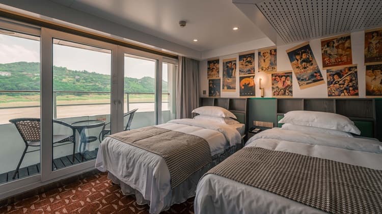 Deluxe Suite with Two Balconies