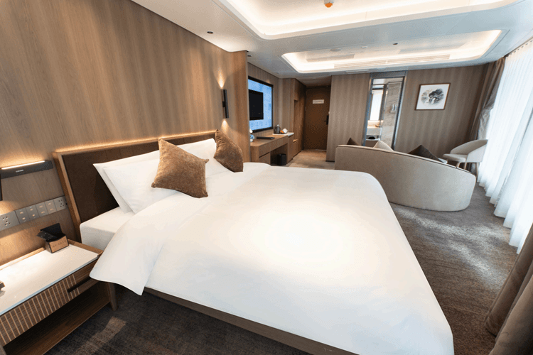 Deluxe King Cabin A/B