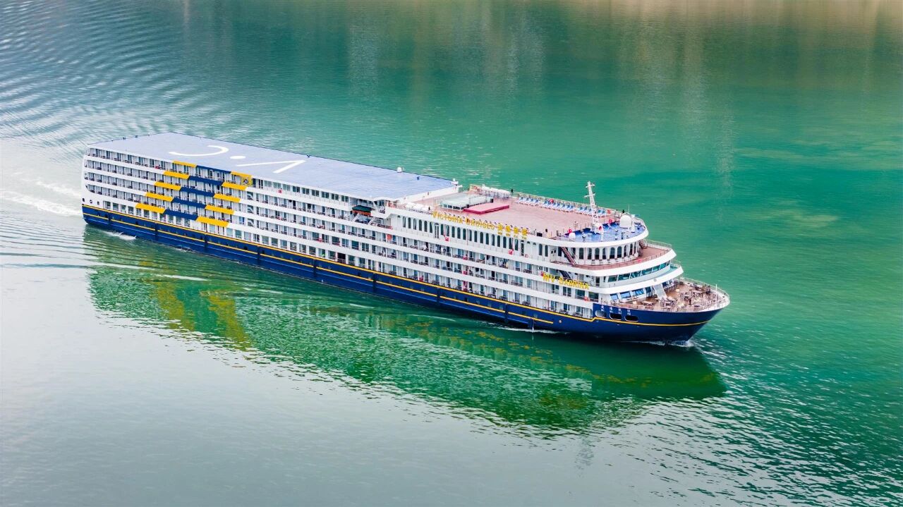 Cruise ship